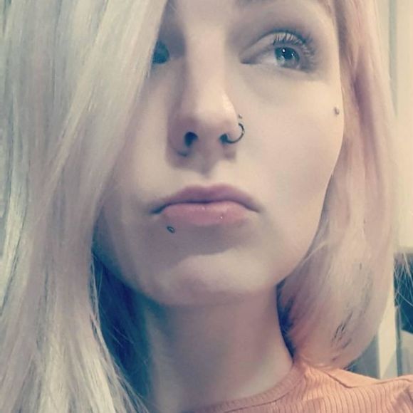 Meet your Posher, Jenn - Picture 1 of 1